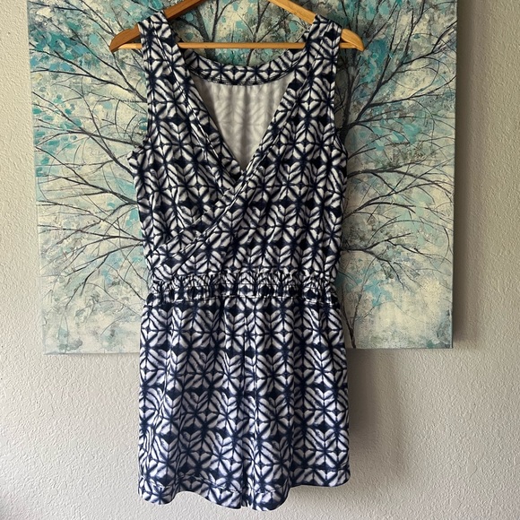 Athleta Sleeveless Crossback Sakura Shortie Romper - Picture 5 of 8